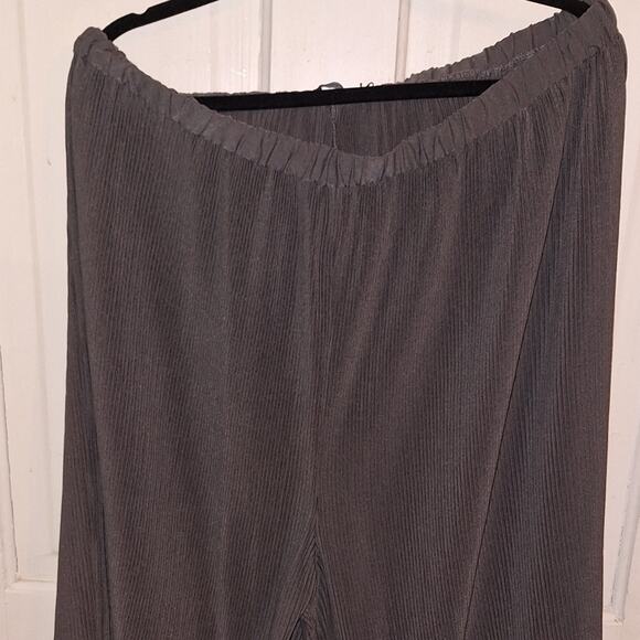 Women's Plus Size 20 Pretty Little Thing‎ Ribbed Flowy Wideleg Pullon Pants - Picture 2 of 6